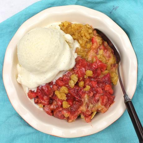 Strawberry Rhubarb Crisp #BrunchWeek Strawberry Rhubarb Crisp