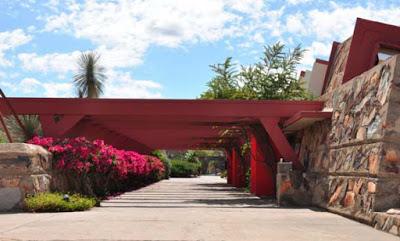 FRANK LLOYD WRIGHT’S TALIESIN WEST – Guest Post by Caroline Hatton