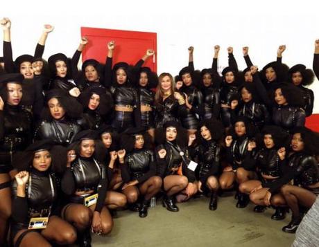 Beyoncé and her back up dancers.