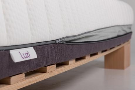 Luxi's mattress easily opens with a zipper.
