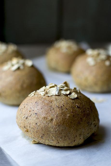 Wholegrain Dinner rolls with Oats, Flax and Wheat
