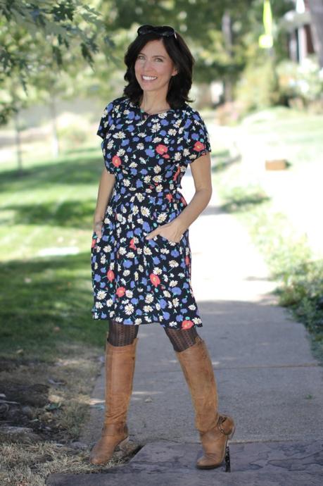 HOW SHE WORE IT: Vintage 1940s Rayon Ditzy Floral Dress