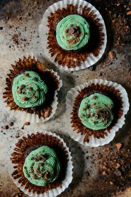 Whole Grain Chocolate Cupcakes with a Fudge Mint Cookie Crunch & a Naturally Dyed Mint Buttercream Frosting // www.WithTheGrains.com