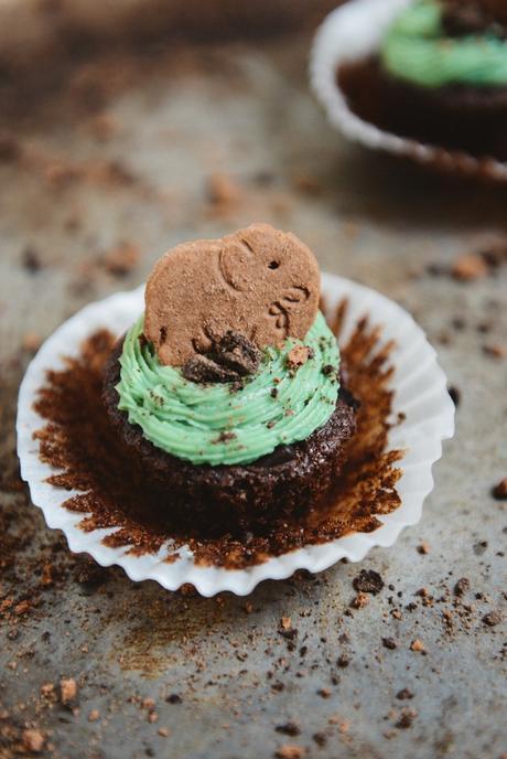 Whole Grain Chocolate Cupcakes with a Fudge Mint Cookie Crunch & a Naturally Dyed Mint Buttercream Frosting // www.WithTheGrains.com