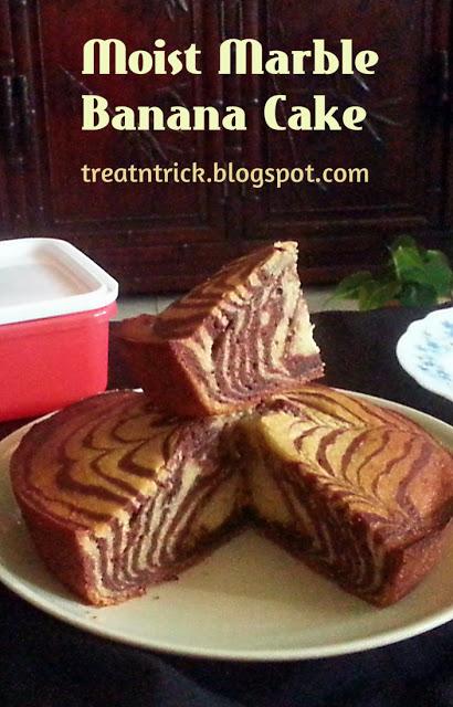 Moist Marble Banana Cake Recipe @ treatntrick.blogspot.com