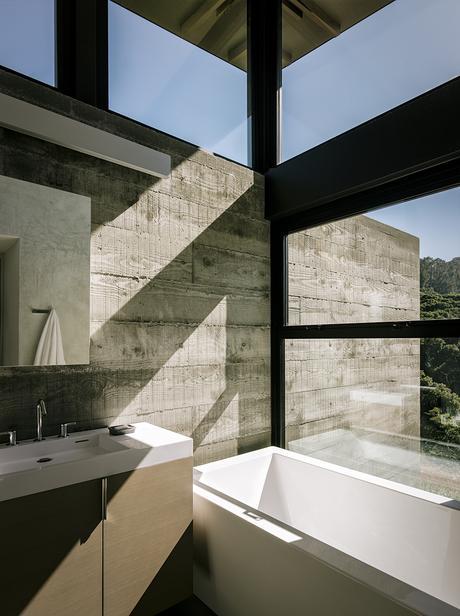 Modern eco-conscious pavilion in California by Feldman Architecture with passive solar energy in a bathroom clad with concrete walls.