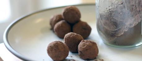 Paleo Dessert Recipes Mint Chocolate Truffle Featured Image