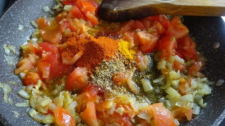 paneer-lababdar-recipe-easy-low-fat-indian-onions-ginger-garlic-tomatoes-cumin-turmeric-red-chili-coriander-salt-