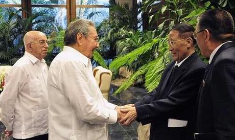 Kang Sok Ju shakes hands with Cuban President Raúl Castro in Havana in June 2015 (Photo: Granma)