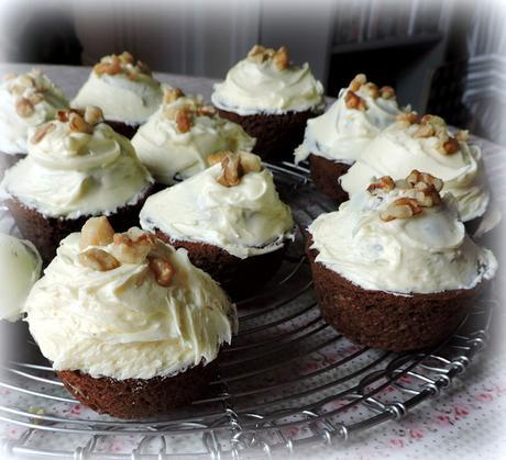 May Cakes with a Vanilla Buttercream photo DSCN7116_zps2mldknt0.jpg