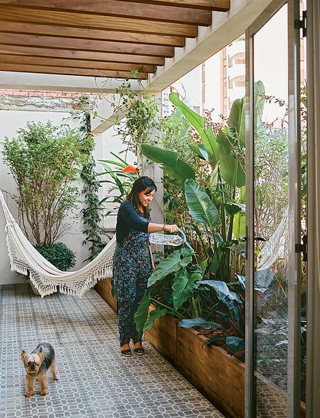 São Paulo apartment with garden terrace and hammock