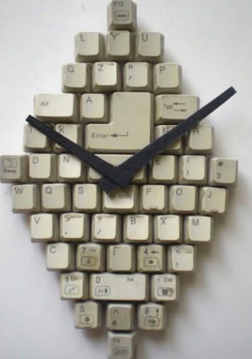 Computer Keyboard Keys Transformed Into a Clock