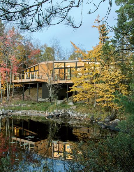 Modern prefab lakeside home in Ontario, Canada facade