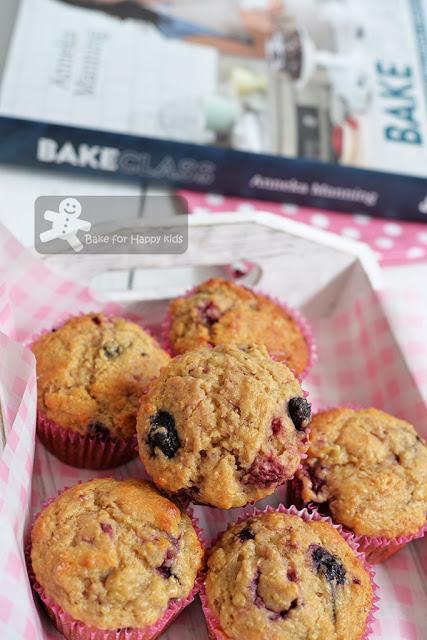 low fat easy banana berry wholemeal muffins