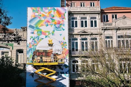 Mr. Dheo & Pariz One creating a new façade for Livraria Lello & Irmão bookstore, Porto (to cover scaffolding for 2 months)