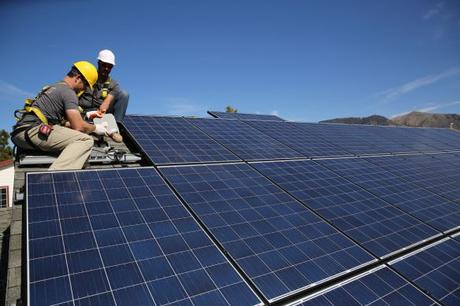 Arizona Public Service seeks to raise costs for solar customers|azdailysun.com