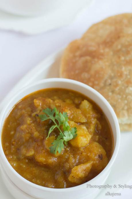 Radhaballavi ( Stuffed Chana Daal Poori ) with Niramish Aloo Dum