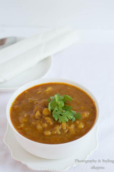 Radhaballavi ( Stuffed Chana Daal Poori ) with Niramish Aloo Dum