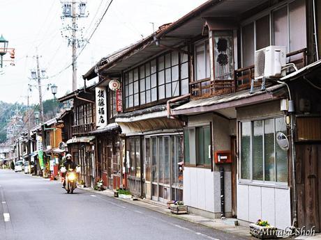 中馬街道の脇道宿場町、日本大正村・明智 /  Akechi, where Nanboku and Chuma highways come together.
