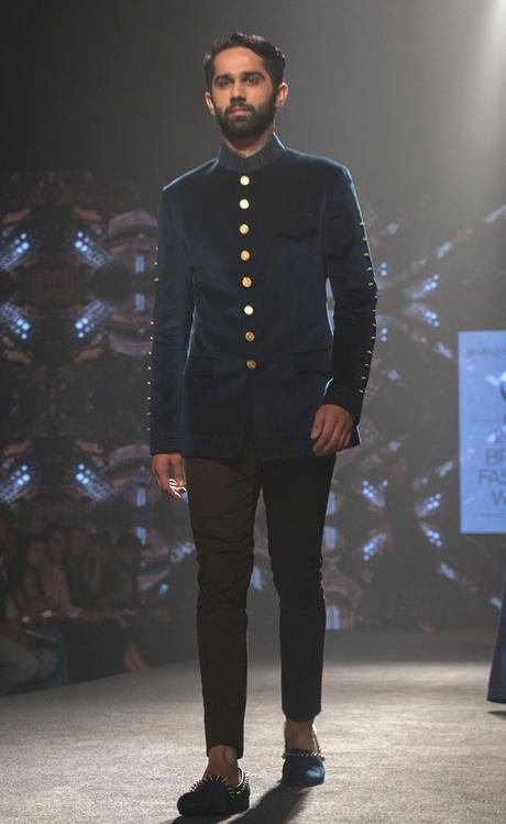 9 Types of Traditional Outfits for Indian Grooms from Fashion Weeks