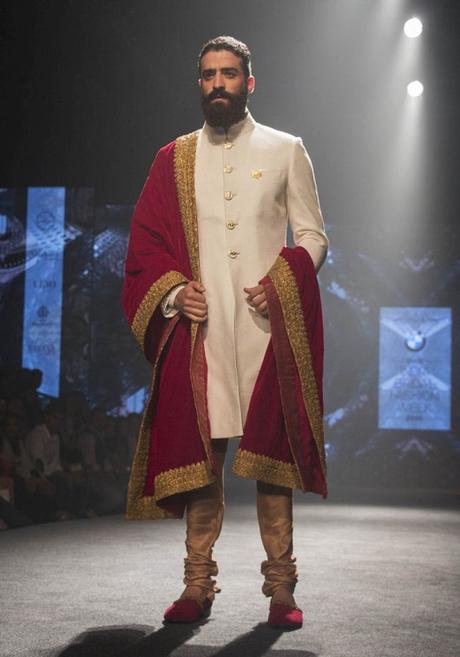 9 Types of Traditional Outfits for Indian Grooms from Fashion Weeks