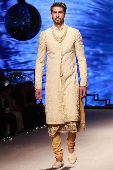 9 Types of Traditional Outfits for Indian Grooms from Fashion Weeks