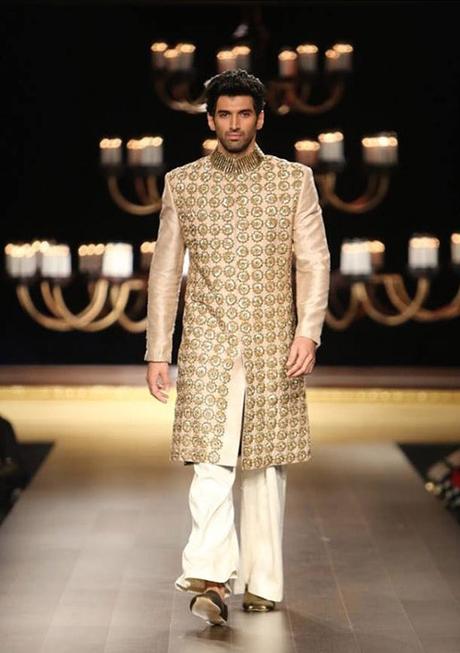 9 Types of Traditional Outfits for Indian Grooms from Fashion Weeks