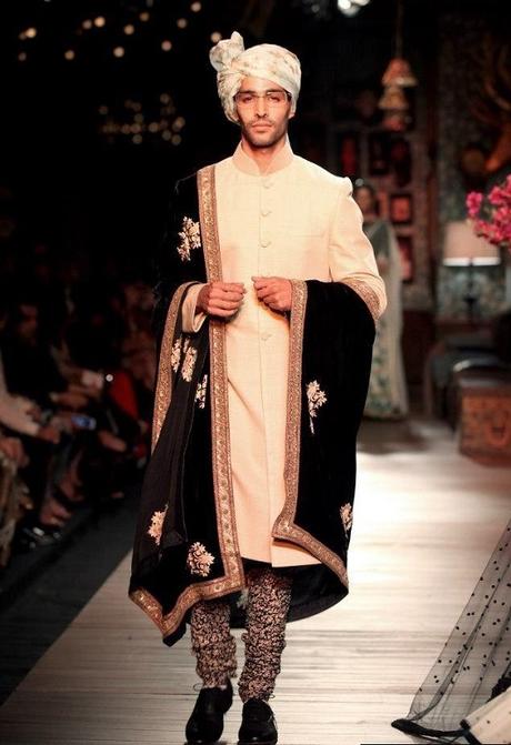 9 Types of Traditional Outfits for Indian Grooms from Fashion Weeks