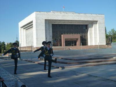 Backpacking in Kyrgyzstan: My Top 20 Sights in Bishkek Changing of the guards in Bishkek