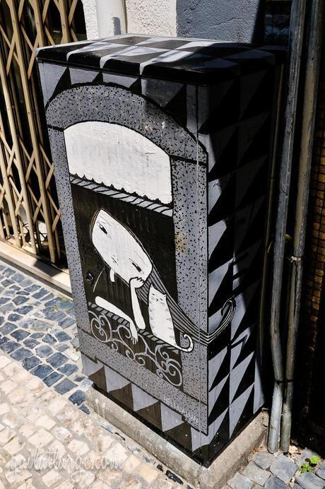 electrical box street art on Rua de Cedofeita, Porto, by Hélia Aluai