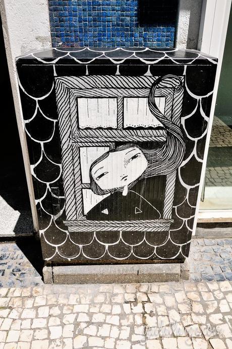 electrical box street art on Rua de Cedofeita, Porto, by Hélia Aluai