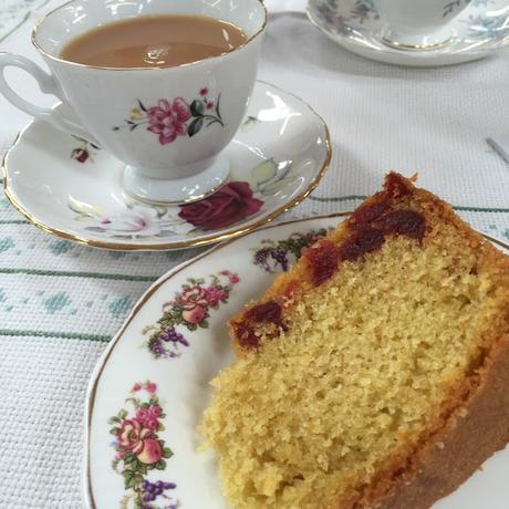 Claire Austin Flowers open day tea cake