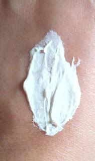 VLCC Snigdha Skin Whitening Day Cream with SPF 25 Review!