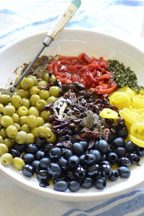 deli olive mix