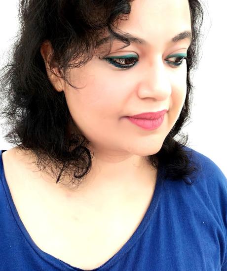 VLCC Enchanting Eyes Green & Blue Kohl Review, Swatches and Application