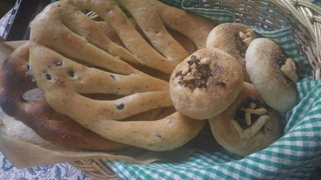 Fougasse French Flat Bread with Olives