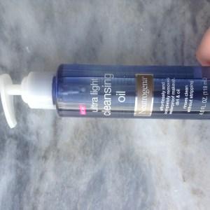 Neutrogena Ultra Light Cleansing Oil 