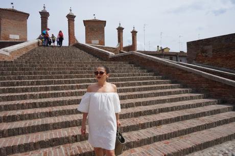 Off the Shoulder For a Visit to Comacchio Off the Shoulder For a Visit to Comacchio