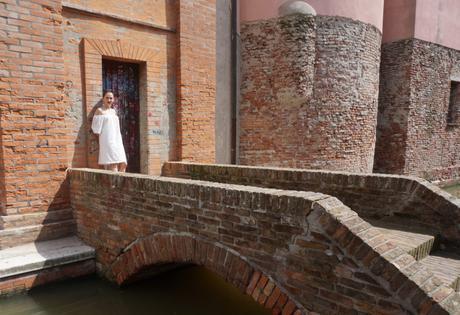 Off the Shoulder For a Visit to Comacchio Off the Shoulder For a Visit to Comacchio