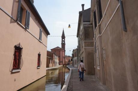 Off the Shoulder For a Visit to Comacchio Off the Shoulder For a Visit to Comacchio
