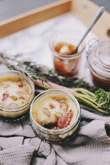 rhubarb jam ( low fructose jam recipe) and vegan rhubarb cheesecake. Rhababer Marmelade und veganer Rahababer Käsekuchen.