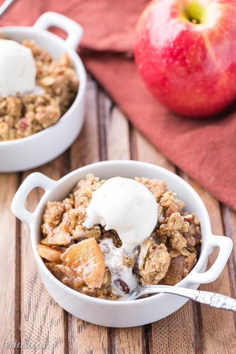 This Oatmeal Cookie Apple Crisp has a simple spiced apple filling, topped with a super easy oatmeal cookie crumble topping! Serve it warm with vanilla ice cream for an outstanding quick dessert.