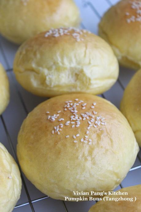 Pumpkin Buns (Tangzhong method/烫种)