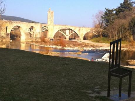 besalu_bridge and chair