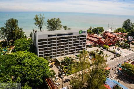 Holiday Inn Resort Penang: A Nice Beach Escape in Batu Ferringhi
