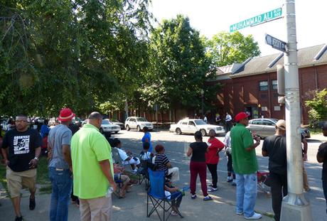 The people await their champ on Muhammad Ali Blvd