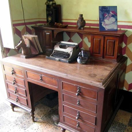 The study table with the ancient typewriter