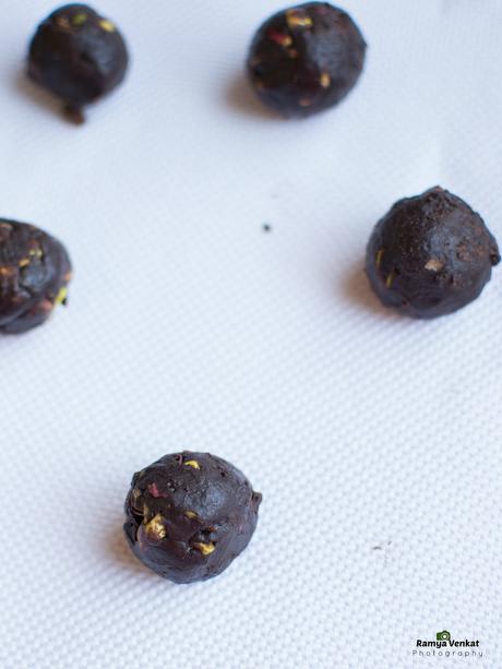 chocolate pistachio fudge balls - easy party ideas