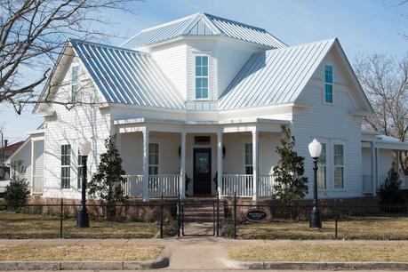 Chip and Joanna's Fixer Upper Magnolia House