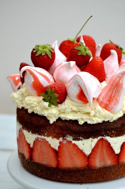 victoria sponge, strawberries, eton mess and meringue kisses all in one big creamy cake
